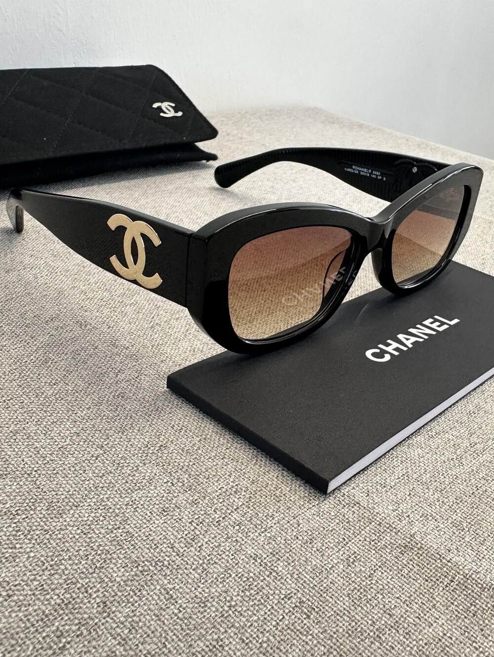 CHANEL Black Frame Sunglasses with Gold CC Logos and Brown Gradient Lenses - Picture 5 of 8